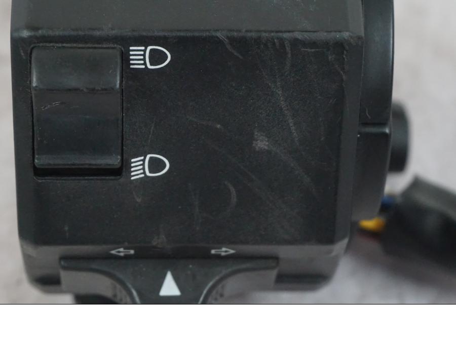 Vänster sida på Styrelreglage från en Buell 1125 R -2008 motorcykel.