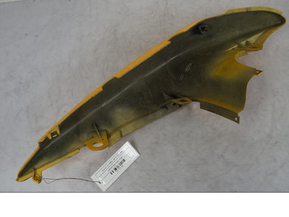 Snett nerifrån på Bakvinge från en Suzuki SV 650 -1999 motorcykel.