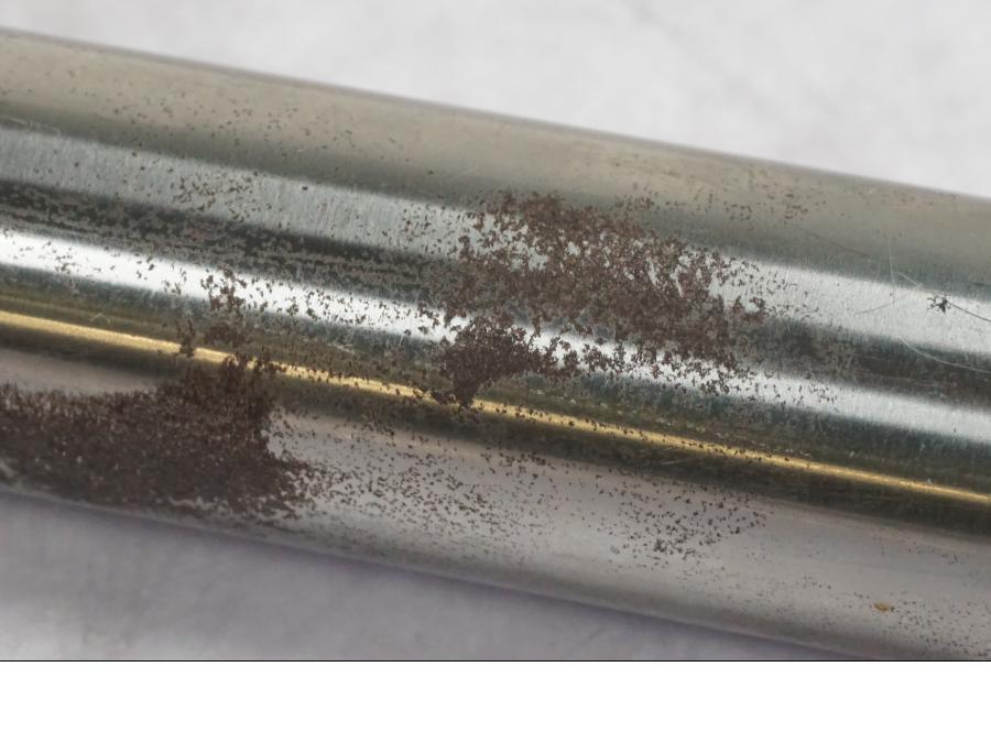 Vänster sida på Gaffelben från en Suzuki RE5 -1980 motorcykel.