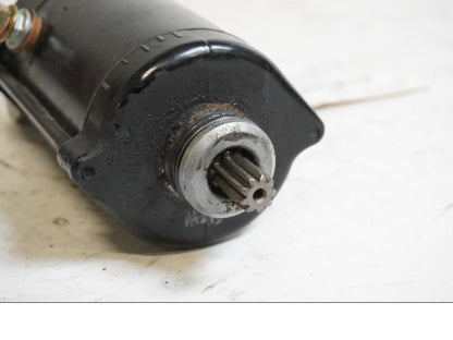 Baksidan på Startmotor från en Kawasaki ER-6N -2006 motorcykel.