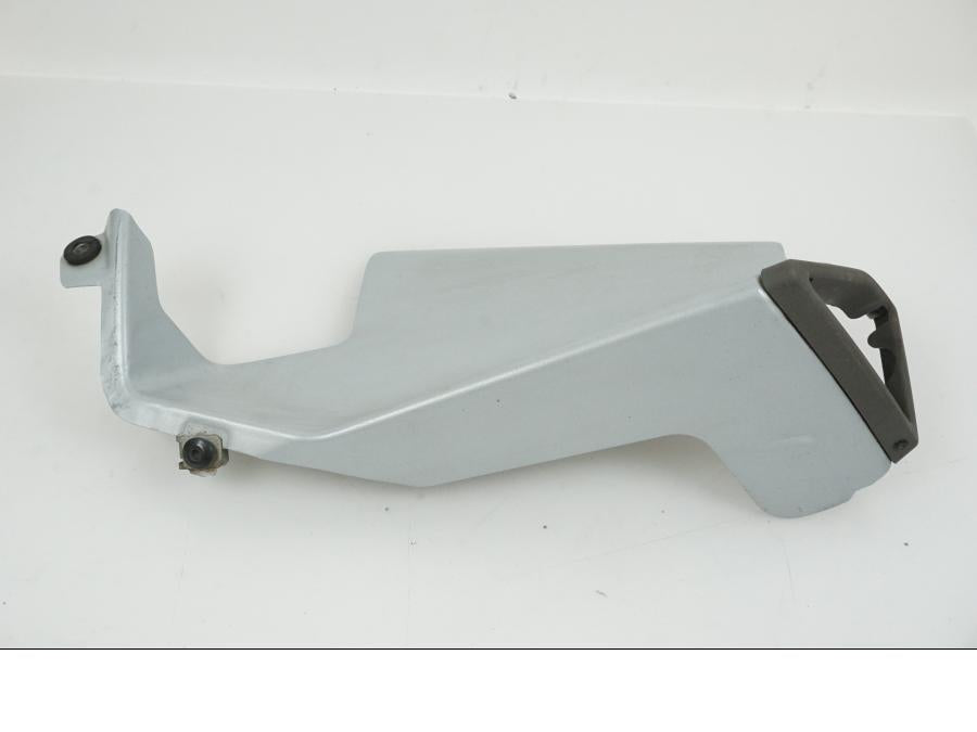 Baksidan på Ljuddämpardekor från en Aprilia RS 660 -2022 motorcykel.