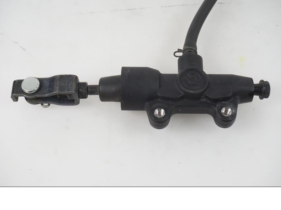 Höger sida på Bromshuvudcylinder från en H-D Adventure Pan America Special RA1250S -2021 motorcykel.