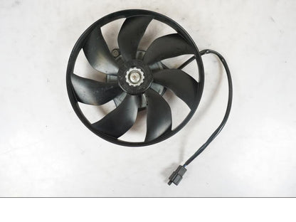 Framsidan på Vattenkylfläkt från en KTM 690 Duke -2014 motorcykel.