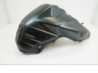 Baksidan på Bensintank från en Triumph Tiger 1200 -2018 motorcykel.