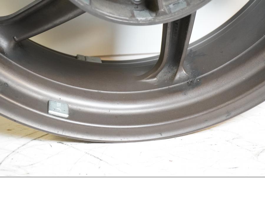 Extrabild4 på Fälg från en Cagiva Raptor 1000 -2002 motorcykel.