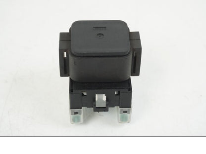 Snett uppifrån på Startrelä från en Kawasaki ER-6F -2016 motorcykel.