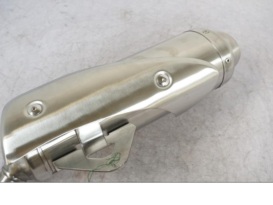 Framsidan på Ljuddämpare från en Triumph Street Triple R -2009 motorcykel.