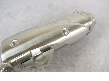 Framsidan på Ljuddämpare från en Triumph Street Triple R -2009 motorcykel.