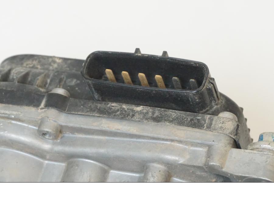 Extrabild2 på Spjällhus från en KTM 1190 Adventure -2015 motorcykel.