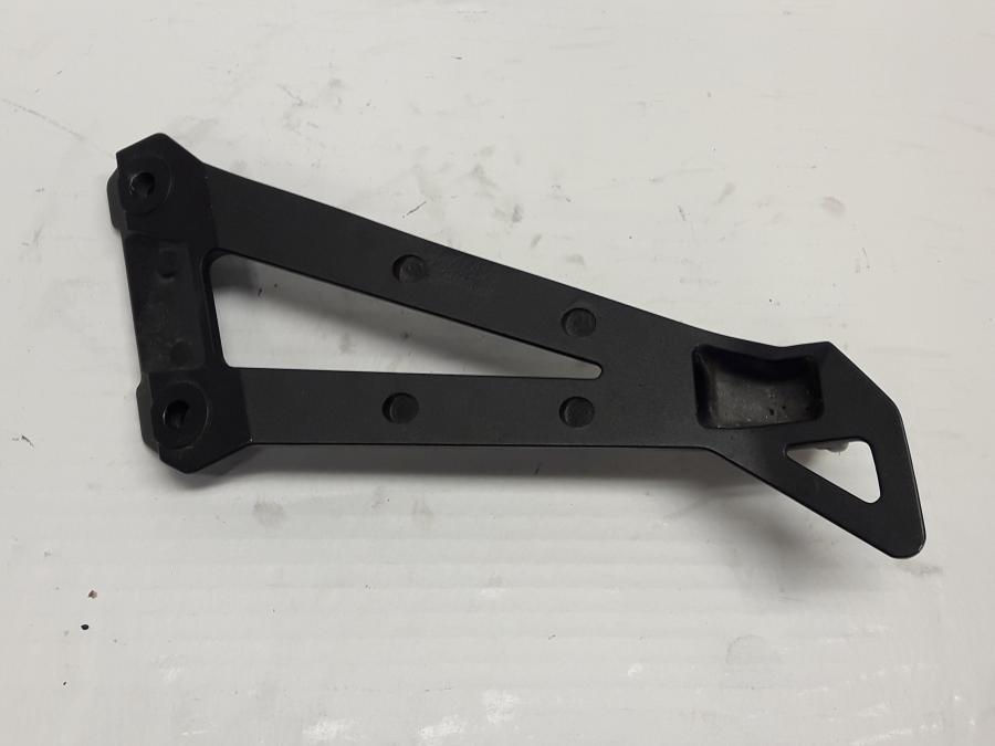 Baksidan på Fotpinnefäste från en Yamaha XJR 1300 -2015 motorcykel.