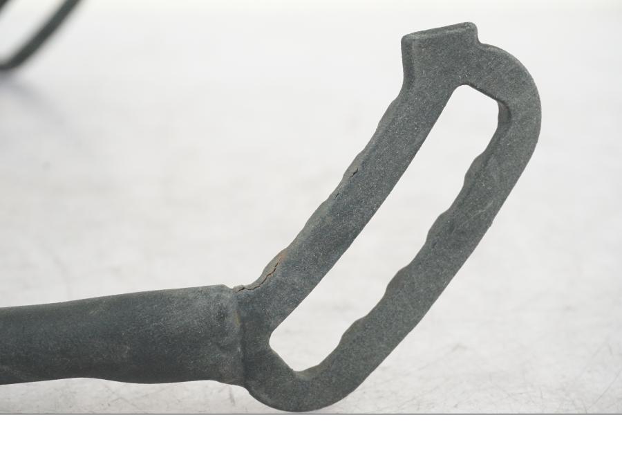 Snett uppifrån på Vindrutefäste från en Triumph Tiger Explorer -2013 motorcykel.