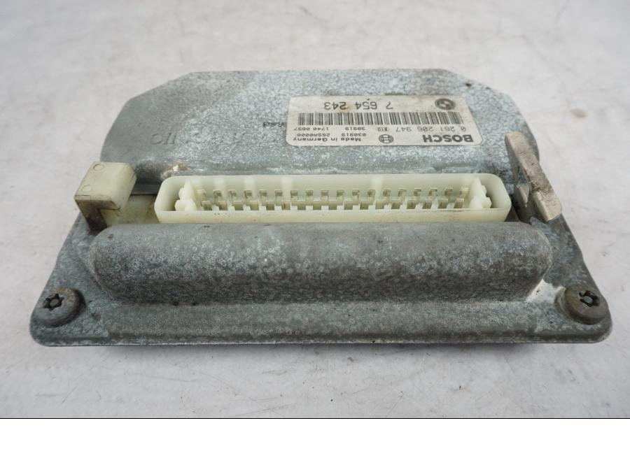 Baksidan på Motronic styrenhet från en BMW R 850 R -2004 motorcykel.