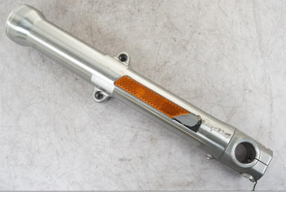 Framsidan på Gaffelben från en H-D Dyna Super Glide FXDCI -2005 motorcykel.