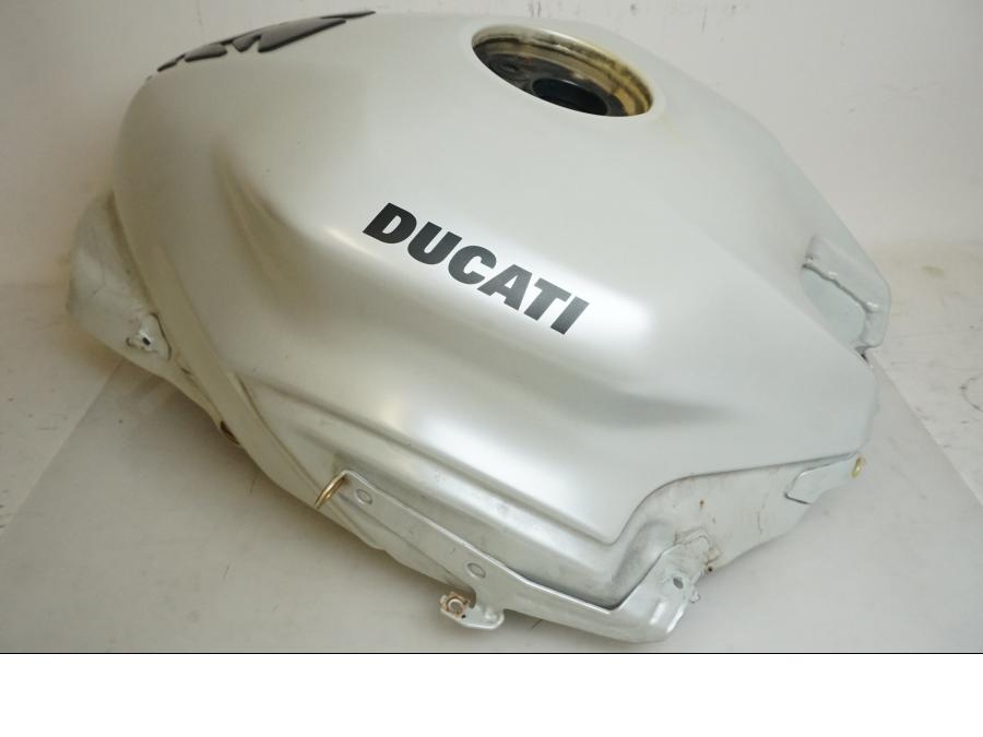 Framsidan på Bensintank från en Ducati Supersport 939 -2019 motorcykel.