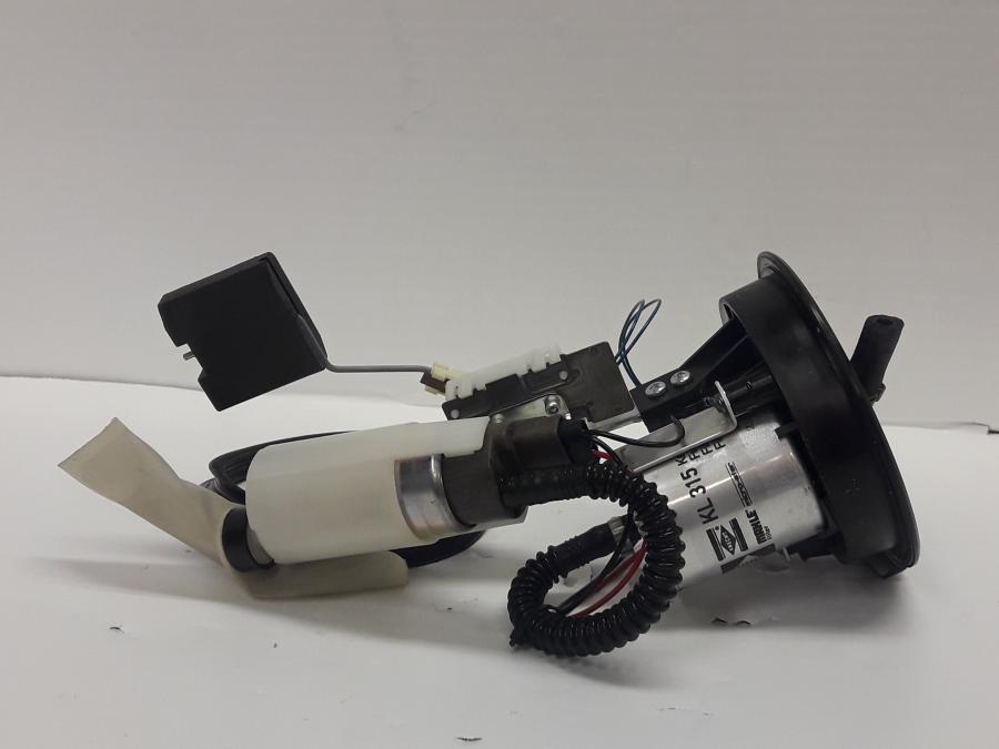 Baksidan på Bensinpump insprut från en BMW F 650 GS -2009 motorcykel.