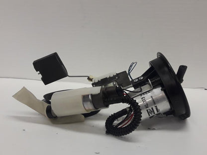 Baksidan på Bensinpump insprut från en BMW F 650 GS -2009 motorcykel.