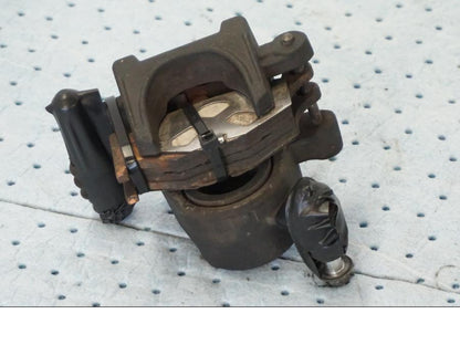 Höger sida på Bromsok från en Suzuki GSX-R 1000 -2008 motorcykel.