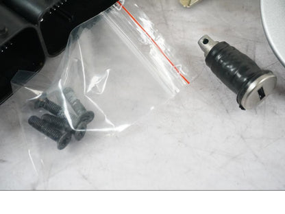 Snett nerifrån på Låssats från en BMW F 800 R -2018 motorcykel.