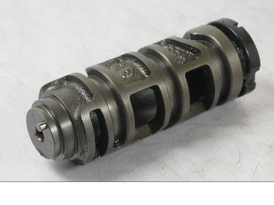 Snett nerifrån på Växellåda från en Kawasaki Z 900 -2019 motorcykel.