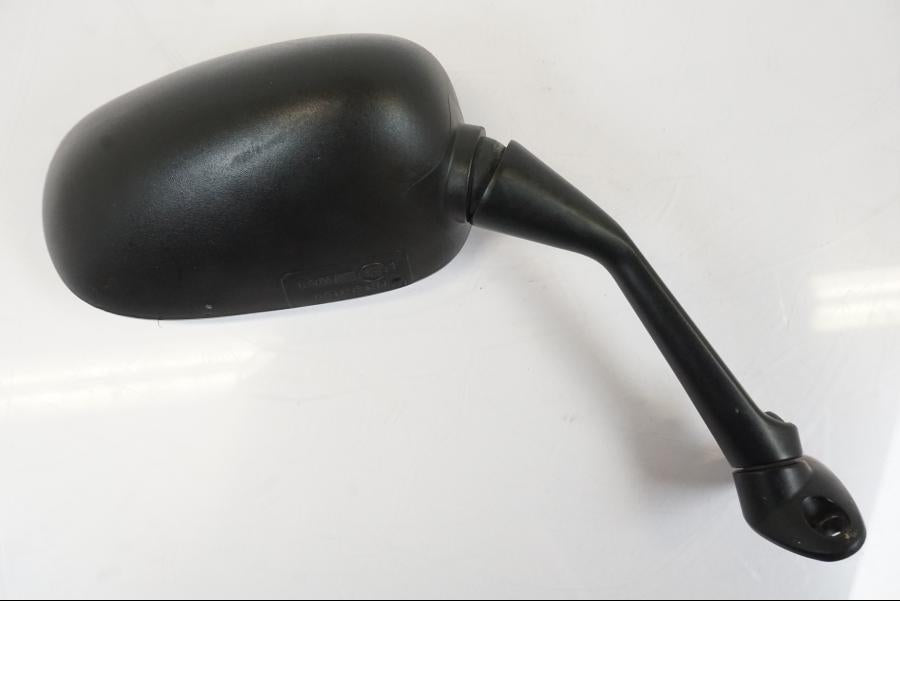 Snett uppifrån på Backspegel från en Honda NT 700 -2008 motorcykel.