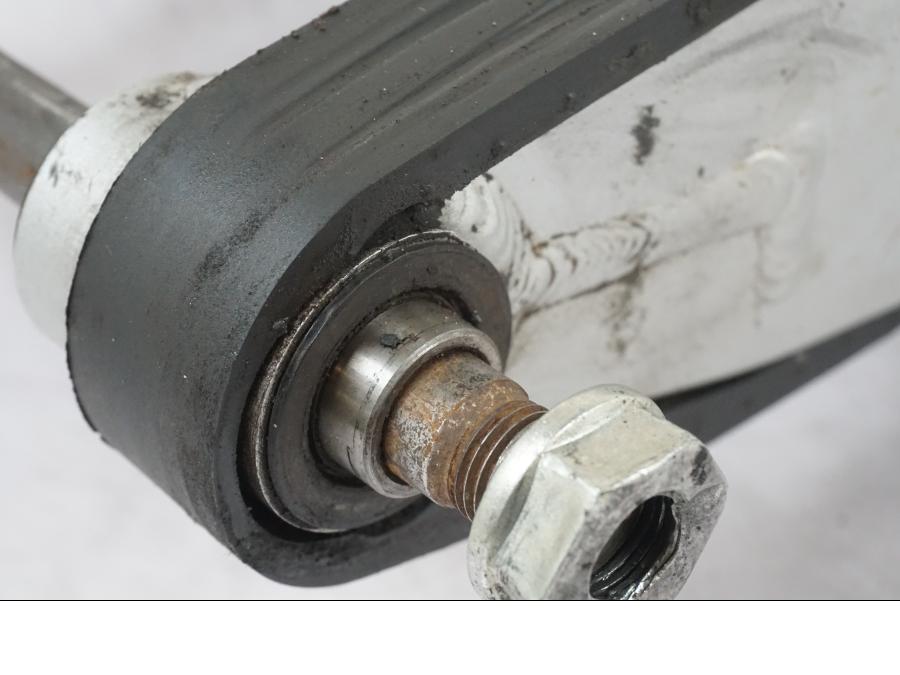 Baksidan på Sving från en Kawasaki KL 650A -1987 motorcykel.