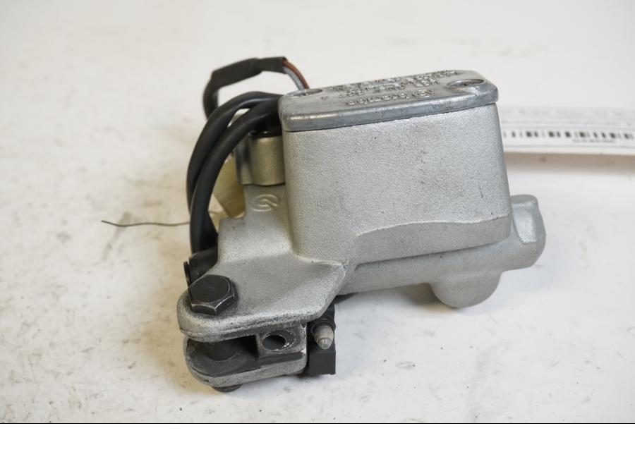 Baksidan på Bromshuvudcylinder från en KTM 625 SC SM -2002 motorcykel.