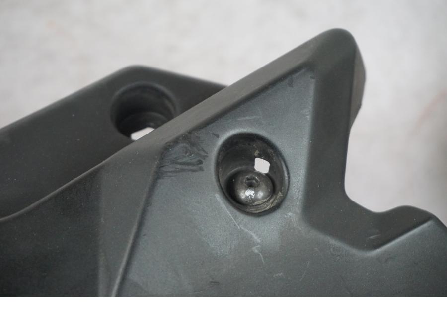 Snett uppifrån på Magkåpa från en Yamaha MT 125 -2017 motorcykel.