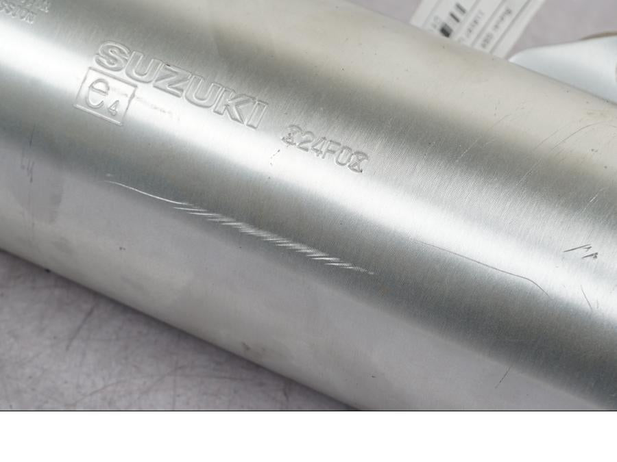 Vänster sida på Ljuddämpare från en Suzuki GSX 1300 RX -1999 motorcykel.