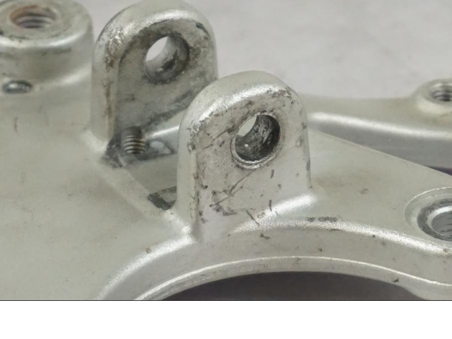 Snett uppifrån på Fotpinnefäste från en BMW R 1200 R -2007 motorcykel.