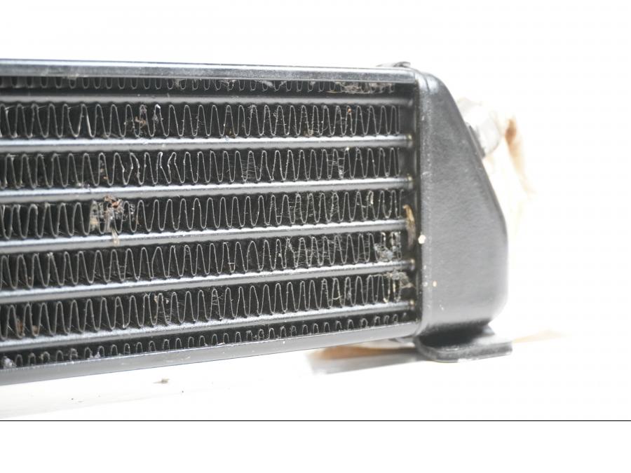 Höger sida på Oljekyl från en BMW K 1200 RS -2003 motorcykel.