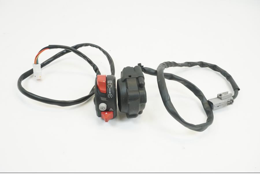 Framsidan på Styrelreglage från en Ducati Supersport 939 -2020 motorcykel.