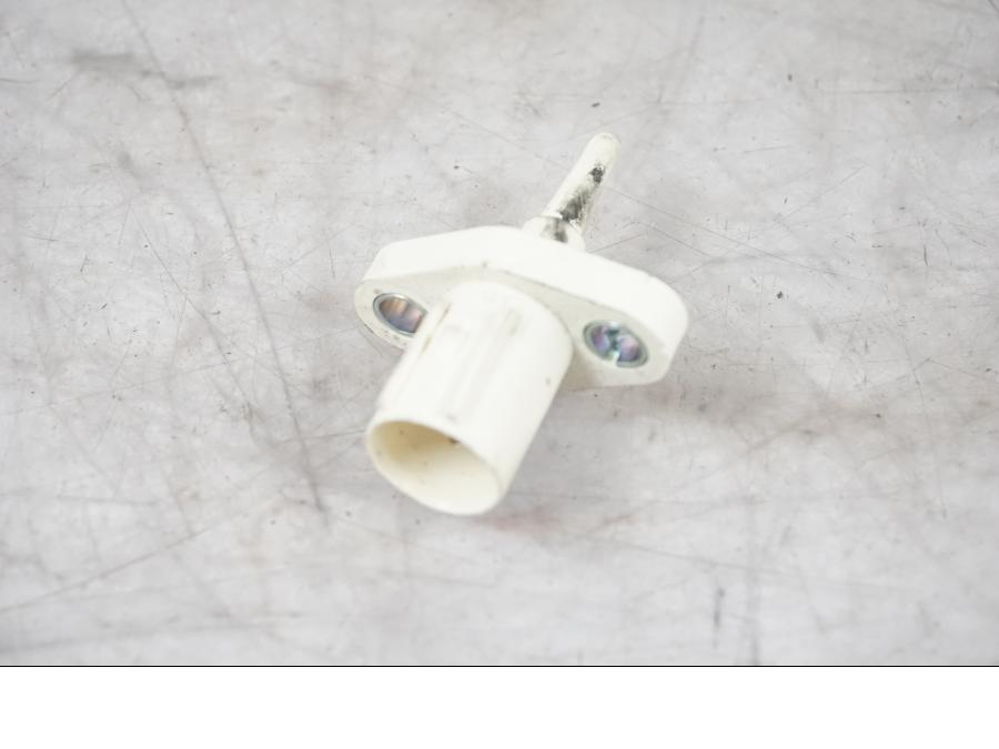 Framsidan på Luftburkssensor från en KTM 1290 Super Adventure S -2022 motorcykel.