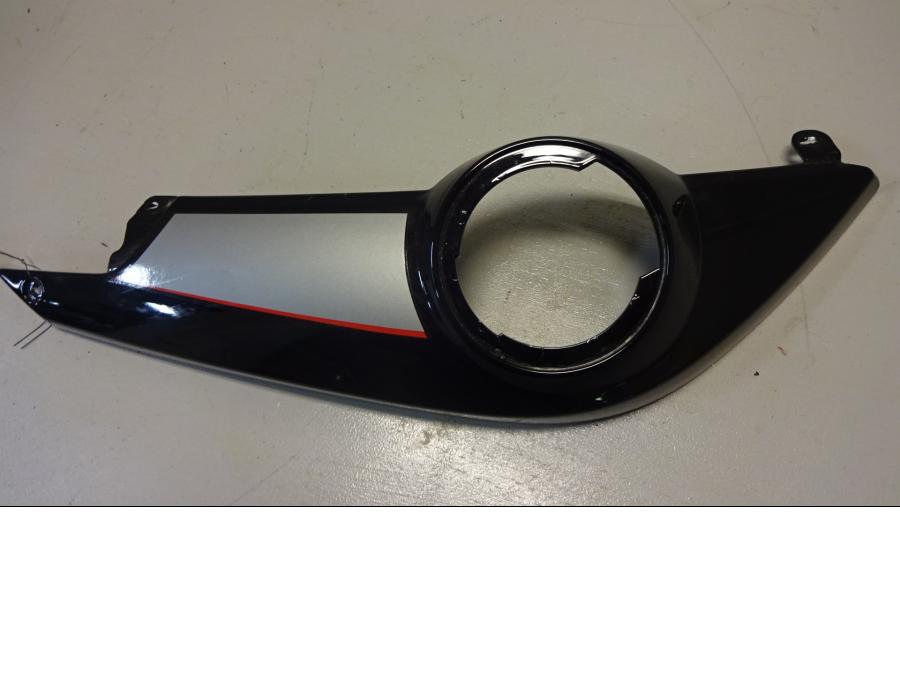 Framsidan på Bakvinge från en BMW F 800 GT -2015 motorcykel.