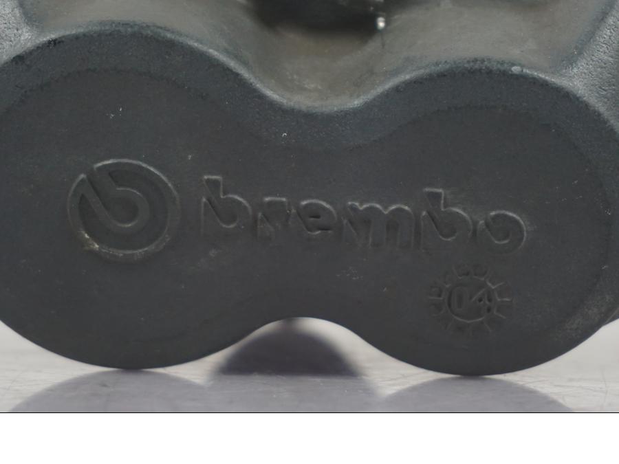 Snett nerifrån på Bromsok från en BMW R 1200 GS -2005 motorcykel.