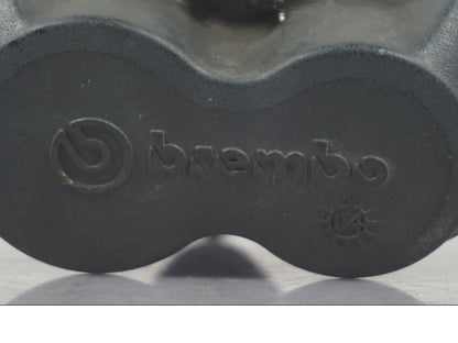 Snett nerifrån på Bromsok från en BMW R 1200 GS -2005 motorcykel.