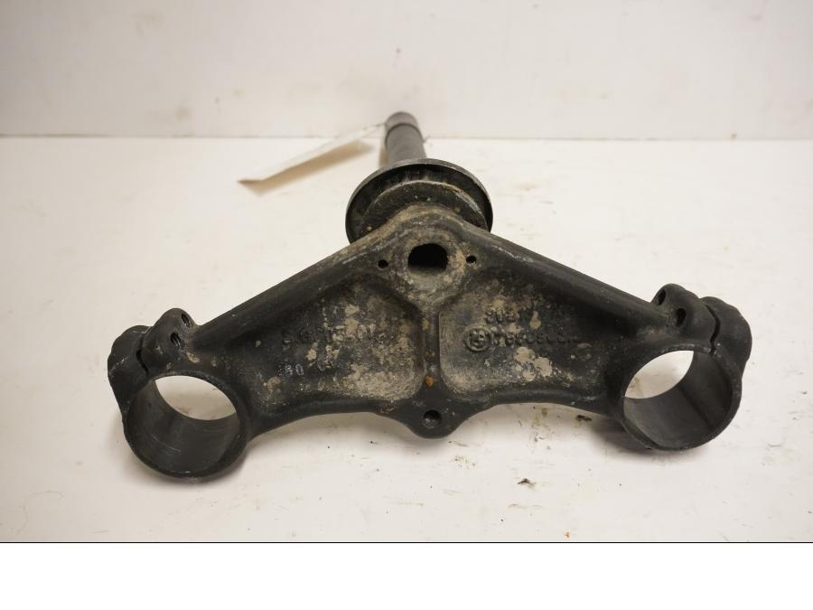 Baksidan på Gaffelkrona från en BMW F 650 CS -2002 motorcykel.