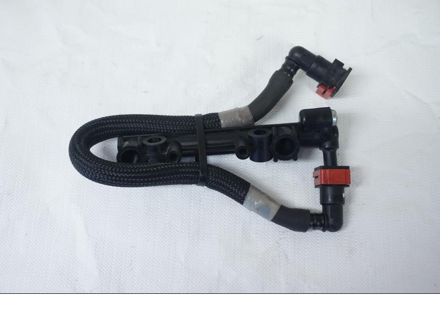 Baksidan på Fuel Rail från en Kawasaki ER-6N -2006 motorcykel.