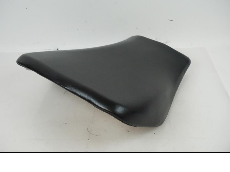 Höger sida på Sadel från en Honda CBR 1000 -2005 motorcykel.