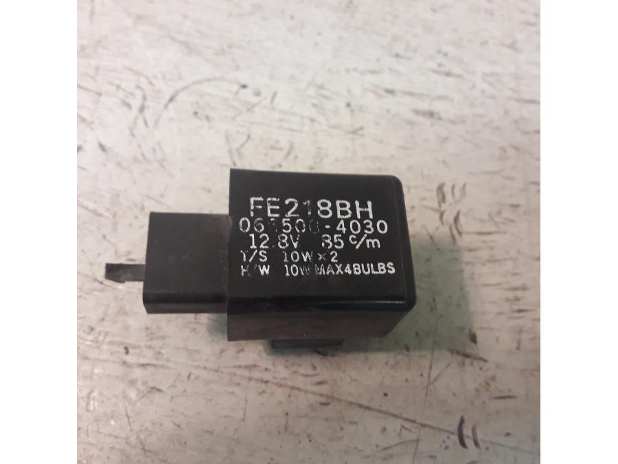 Framsidan på Blinkersrelä från en Triumph Daytona 675 -2009 motorcykel.