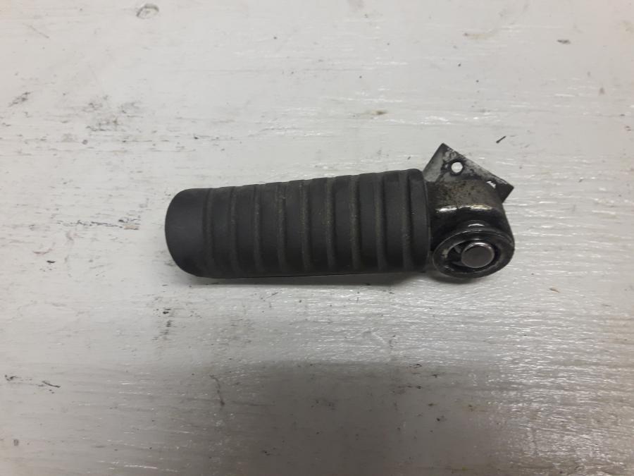 Framsidan på Fotpinne från en Kawasaki ER-6N -2015 motorcykel.