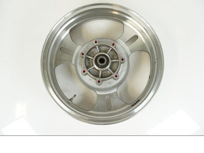 Framsidan på Fälg från en Kawasaki VN 1500 Mean Streak -2002 motorcykel.