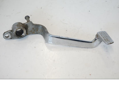 Baksidan på Bromspedal från en Kawasaki ZR-7 -2001 motorcykel.