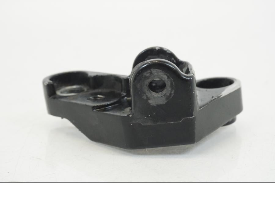 Snett uppifrån på Fotpinnefäste från en Honda CB 750 -2002 motorcykel.