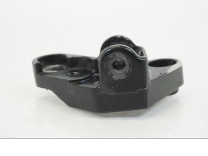 Snett uppifrån på Fotpinnefäste från en Honda CB 750 -2002 motorcykel.