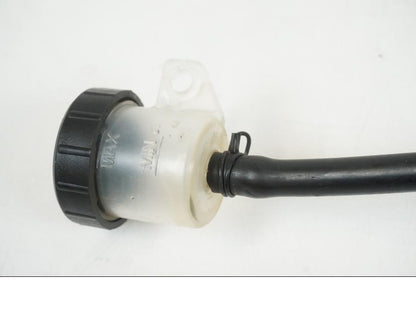 Snett uppifrån på Bromshuvudcylinder från en AJP PR7 -2021 motorcykel.