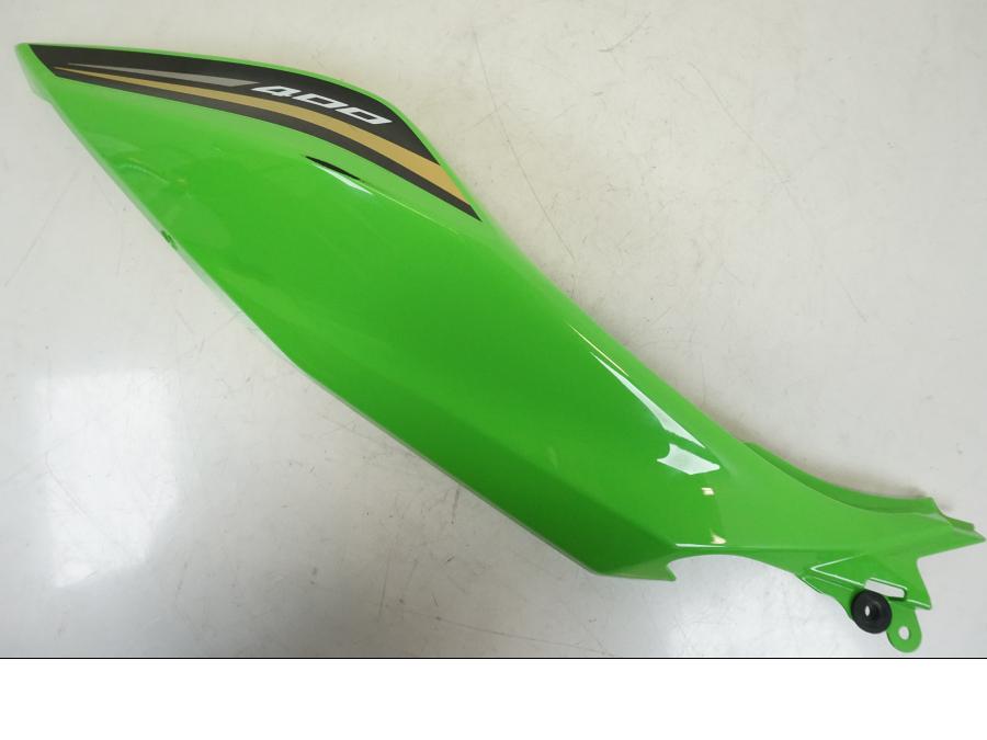 Framsidan på Bakvinge från en Kawasaki NINJA 400 -2020 motorcykel.