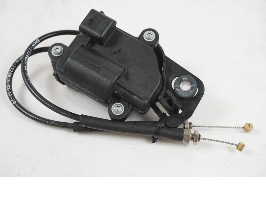 Framsidan på Avgasspjällmotor från en BMW R 1250 GS -2021 motorcykel.