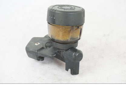 Framsidan på Bromshuvudcylinder från en BMW R 1200 GSA -2012 motorcykel.