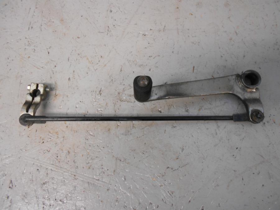 Framsidan på Växelpedal från en Yamaha YZF-R 125 -2009 motorcykel.