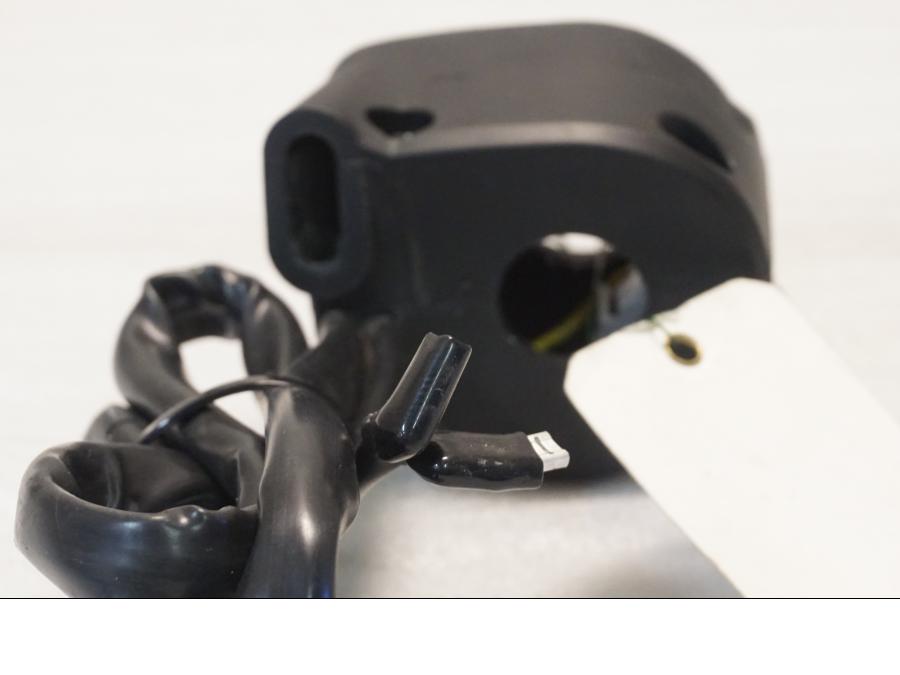 Vänster sida på Styrelreglage från en Kawasaki Z 900 -2020 motorcykel.